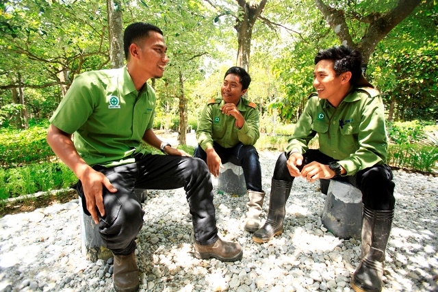 Dua Pemuda ini Jadi Sarjana Walau Tak Punya Biaya Kuliah